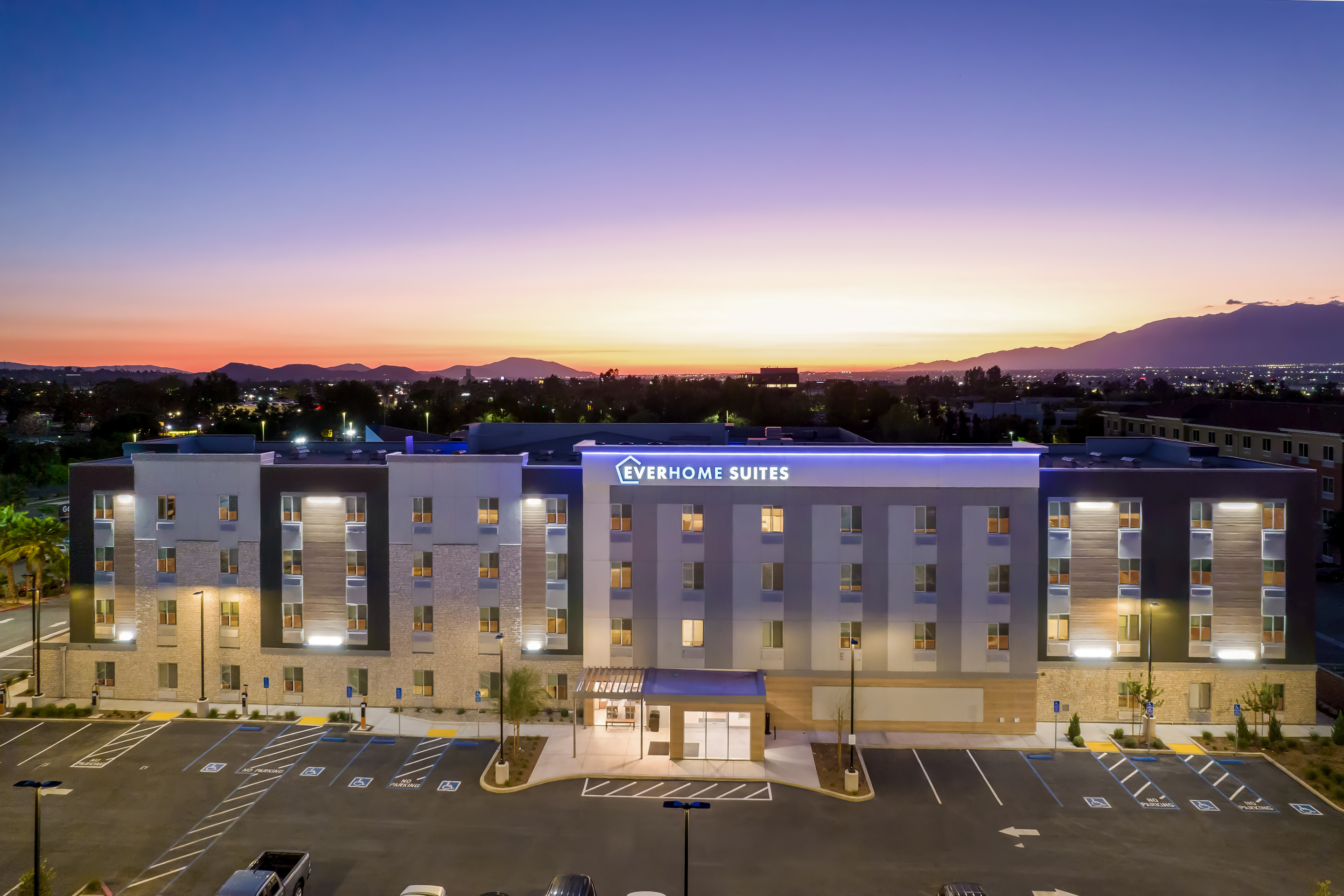 Exterior — Everhome Suites San Bernardino